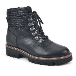 Women’s boots new in box
